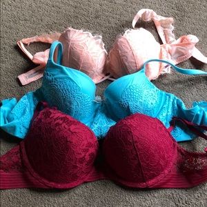 3 lingerie Victoria secret bras